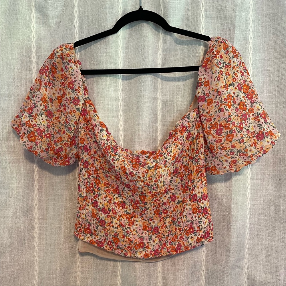 NWOT ASTR Floral Puff Sleeve Top - Picture 4 of 5